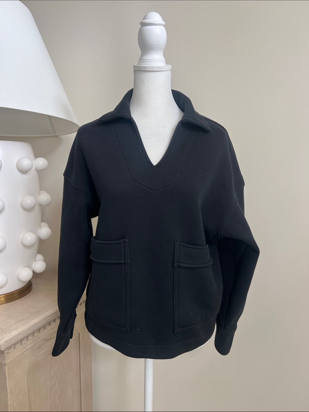 Women’s Banana Republic Black V‑Neck Collared Pocket Sweater size XXS scuba